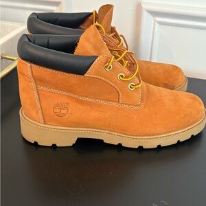 Timberland Women’s Waterproof Wheat Chukka Boots size 4.5